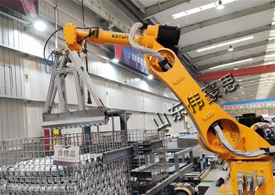 鋼冒全自動碼垛機 機械手碼垛機工作現(xiàn)場