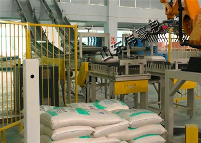 小麥包裝碼垛機(jī)器人大幅度提高工作效率