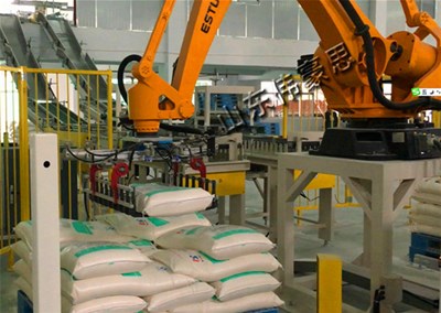 使用玉米自動(dòng)碼垛機(jī)節(jié)約人力資源