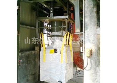 氯化鈉噸包包裝秤 自動噸包機客戶現(xiàn)場