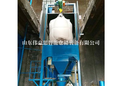 煤粉全自動(dòng)噸包卸料器 噸袋解包機(jī)工作現(xiàn)場(chǎng)