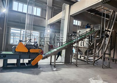 氫氧化鈉自動(dòng)破袋機(jī)的性能特點(diǎn)是什么？