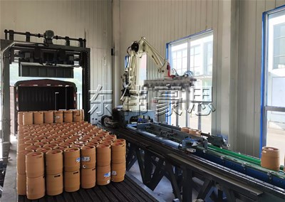 啤酒桶推進式裝車機 全自動裝車機客戶現(xiàn)場