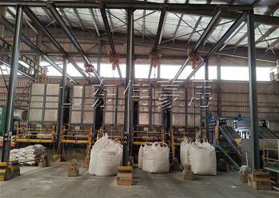 純堿自動噸袋拆袋機的功能特點