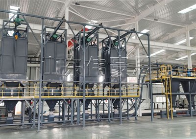 PVC粉噸袋自動拆包機的優(yōu)點是什么？